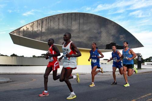 Quenianos são os grande vencedores da Maratona de Curitiba 2012 / Foto: Cesar Brustolin/SMCS